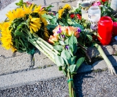 Bilder der Gedenkstätte - Fußgänger beim überqueren der Fahrbahn von Auto erfasst und getötet