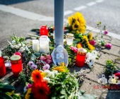 Bilder der Gedenkstätte - Fußgänger beim überqueren der Fahrbahn von Auto erfasst und getötet