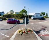 Bilder der Gedenkstätte - Fußgänger beim überqueren der Fahrbahn von Auto erfasst und getötet