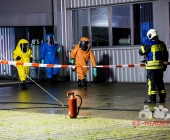 Chemische Reaktion im Tauchbecken - Großer Gefahrguteinsatz in Asperg