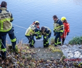 Aufgebrochener Tresor in Marbach im Neckar am Kraftwerk gefunden und durch Feuerwehr geborgen