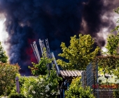 Großbrand in Remseck - Landkreise Helfen sich aus -  Waffenfund bei Löscheinsatz - Feuerwehrmann verletzt