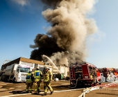 Großbrand in Remseck - Landkreise Helfen sich aus -  Waffenfund bei Löscheinsatz - Feuerwehrmann verletzt