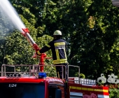 Großbrand in Remseck - Landkreise Helfen sich aus -  Waffenfund bei Löscheinsatz - Feuerwehrmann verletzt
