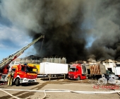 Großbrand in Remseck - Landkreise Helfen sich aus -  Waffenfund bei Löscheinsatz - Feuerwehrmann verletzt