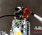 Großbrand in Remseck - Landkreise Helfen sich aus -  Waffenfund bei Löscheinsatz - Feuerwehrmann verletzt