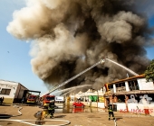 Großbrand in Remseck - Landkreise Helfen sich aus -  Waffenfund bei Löscheinsatz - Feuerwehrmann verletzt