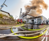 Großbrand in Remseck - Landkreise Helfen sich aus -  Waffenfund bei Löscheinsatz - Feuerwehrmann verletzt