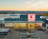 Das Kaufland in Steinheim an der Murr ist neu eröffnet. Luftaufnahmen in der Abenddämmerung.