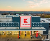 Das Kaufland in Steinheim an der Murr ist neu eröffnet. Luftaufnahmen in der Abenddämmerung.