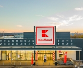 Das Kaufland in Steinheim an der Murr ist neu eröffnet. Luftaufnahmen in der Abenddämmerung.