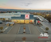 Das Kaufland in Steinheim an der Murr ist neu eröffnet. Luftaufnahmen in der Abenddämmerung.