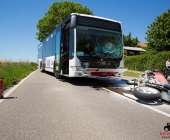 Krad kracht frontal in Linienbus auf einer LandstraÃe