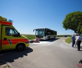 Krad kracht frontal in Linienbus auf einer LandstraÃe