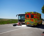Krad kracht frontal in Linienbus auf einer LandstraÃe