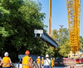 Brücke mit 55 Tonnen raus und 90 Tonnen rein. Platz 3 der größten Kräne der Welt in BURGSTETTEN