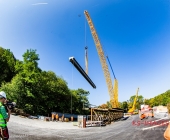 Brücke mit 55 Tonnen raus und 90 Tonnen rein. Platz 3 der größten Kräne der Welt in BURGSTETTEN