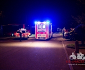 Bandenkrieg? - Gruppe Russen von anderer Personengruppe angegriffen - Einer niedergestochen mehrere Verletzte ein zertrümmerter PKW aus der Straße