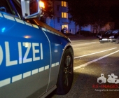 Bandenkrieg? - Gruppe Russen von anderer Personengruppe angegriffen - Einer niedergestochen mehrere Verletzte ein zertrümmerter PKW aus der Straße