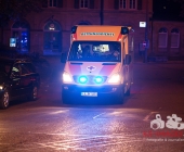 Bandenkrieg? - Gruppe Russen von anderer Personengruppe angegriffen - Einer niedergestochen mehrere Verletzte ein zertrümmerter PKW aus der Straße