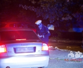 Bandenkrieg? - Gruppe Russen von anderer Personengruppe angegriffen - Einer niedergestochen mehrere Verletzte ein zertrümmerter PKW aus der Straße