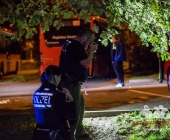 Bandenkrieg? - Gruppe Russen von anderer Personengruppe angegriffen - Einer niedergestochen mehrere Verletzte ein zertrümmerter PKW aus der Straße