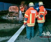 FEUERFOTOS: PKW-Brand auf der A81 höhe Parkplatz Engelberg