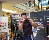 hueck-vs-krasniqi-pressetraining-13-11-2013-charety-boxen_-0047