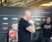 hueck-vs-krasniqi-pressetraining-13-11-2013-charety-boxen_-0057