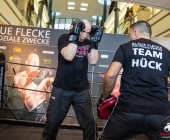 hueck-vs-krasniqi-pressetraining-13-11-2013-charety-boxen_-0072