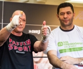hueck-vs-krasniqi-pressetraining-13-11-2013-charety-boxen_-0105