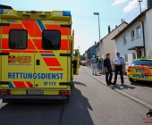 Rentnerunfall erst Fahrzeug angefahren dann unkontrolliert 50m weiter in den Vorgarten