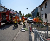 Rentnerunfall erst Fahrzeug angefahren dann unkontrolliert 50m weiter in den Vorgarten