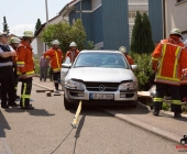 Rentnerunfall erst Fahrzeug angefahren dann unkontrolliert 50m weiter in den Vorgarten