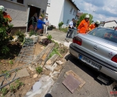 Rentnerunfall erst Fahrzeug angefahren dann unkontrolliert 50m weiter in den Vorgarten