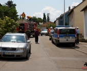 Rentnerunfall erst Fahrzeug angefahren dann unkontrolliert 50m weiter in den Vorgarten