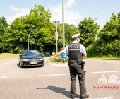Traktorgespann kippt in Kurve - 16 Tonnen Rindenmulch verloren - Massive Verkehrsbehinderungen