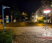 Streit im Straßenverkehr eskalieren das Schüsse fallen - Pizzabote angeschossen - Tatort gesichert mit Einsatzkräften in Anti Terror Schutzanzügen