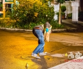 Streit im Straßenverkehr eskalieren das Schüsse fallen - Pizzabote angeschossen - Tatort gesichert mit Einsatzkräften in Anti Terror Schutzanzügen