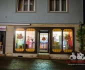 Streit im Straßenverkehr eskalieren das Schüsse fallen - Pizzabote angeschossen - Tatort gesichert mit Einsatzkräften in Anti Terror Schutzanzügen