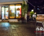 Streit im Straßenverkehr eskalieren das Schüsse fallen - Pizzabote angeschossen - Tatort gesichert mit Einsatzkräften in Anti Terror Schutzanzügen