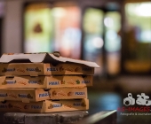 Streit im Straßenverkehr eskalieren das Schüsse fallen - Pizzabote angeschossen - Tatort gesichert mit Einsatzkräften in Anti Terror Schutzanzügen