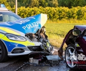 2 Unfälle auf 200m Strecke: Streifenwagen crasht frontal mit Blaulicht in den Gegenverkehr - Mehrere Verletzte