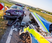2 Unfälle auf 200m Strecke: Streifenwagen crasht frontal mit Blaulicht in den Gegenverkehr - Mehrere Verletzte