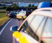 2 Unfälle auf 200m Strecke: Streifenwagen crasht frontal mit Blaulicht in den Gegenverkehr - Mehrere Verletzte