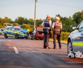 2 Unfälle auf 200m Strecke: Streifenwagen crasht frontal mit Blaulicht in den Gegenverkehr - Mehrere Verletzte