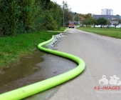 Landwirt sieht Jungen mit Fahrrad an seinen Strohballen - kurze Zeit später brennen 100 Ballen