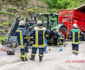 Sprinter kracht an Tunneleinfahrt auf Traktor - Sprinter wird umgeworfen