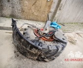 Sprinter kracht an Tunneleinfahrt auf Traktor - Sprinter wird umgeworfen