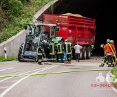 Sprinter kracht an Tunneleinfahrt auf Traktor - Sprinter wird umgeworfen